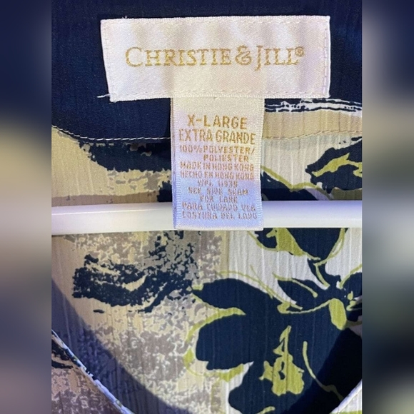 Christie&Jill Short-Sleeve Printed Fabric Covered-Buttons Tunic Blouse, Size XL - Picture 7 of 7